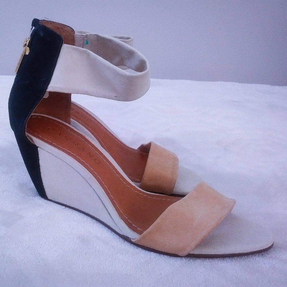 Carrano (Size 9) 3 tone Wedges.